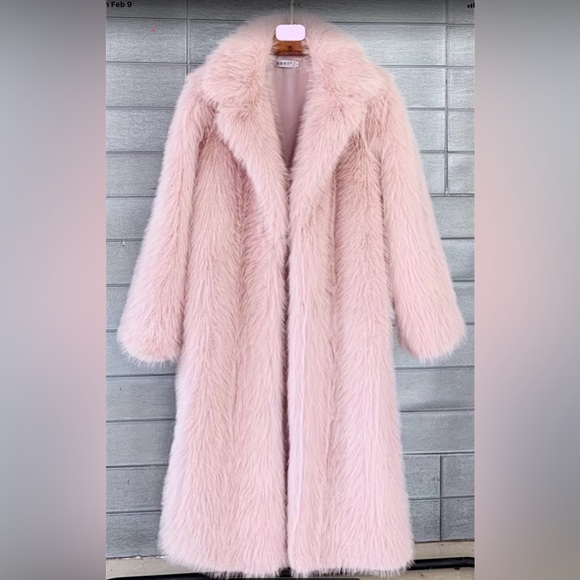 Jackets & Blazers - Luxurious Pink Faux Fur Coat